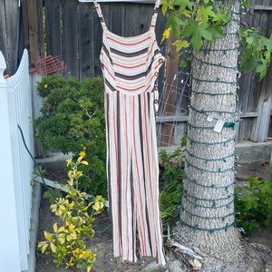 Miami chica jumpsuit. Perfect for spring and summer! Size M